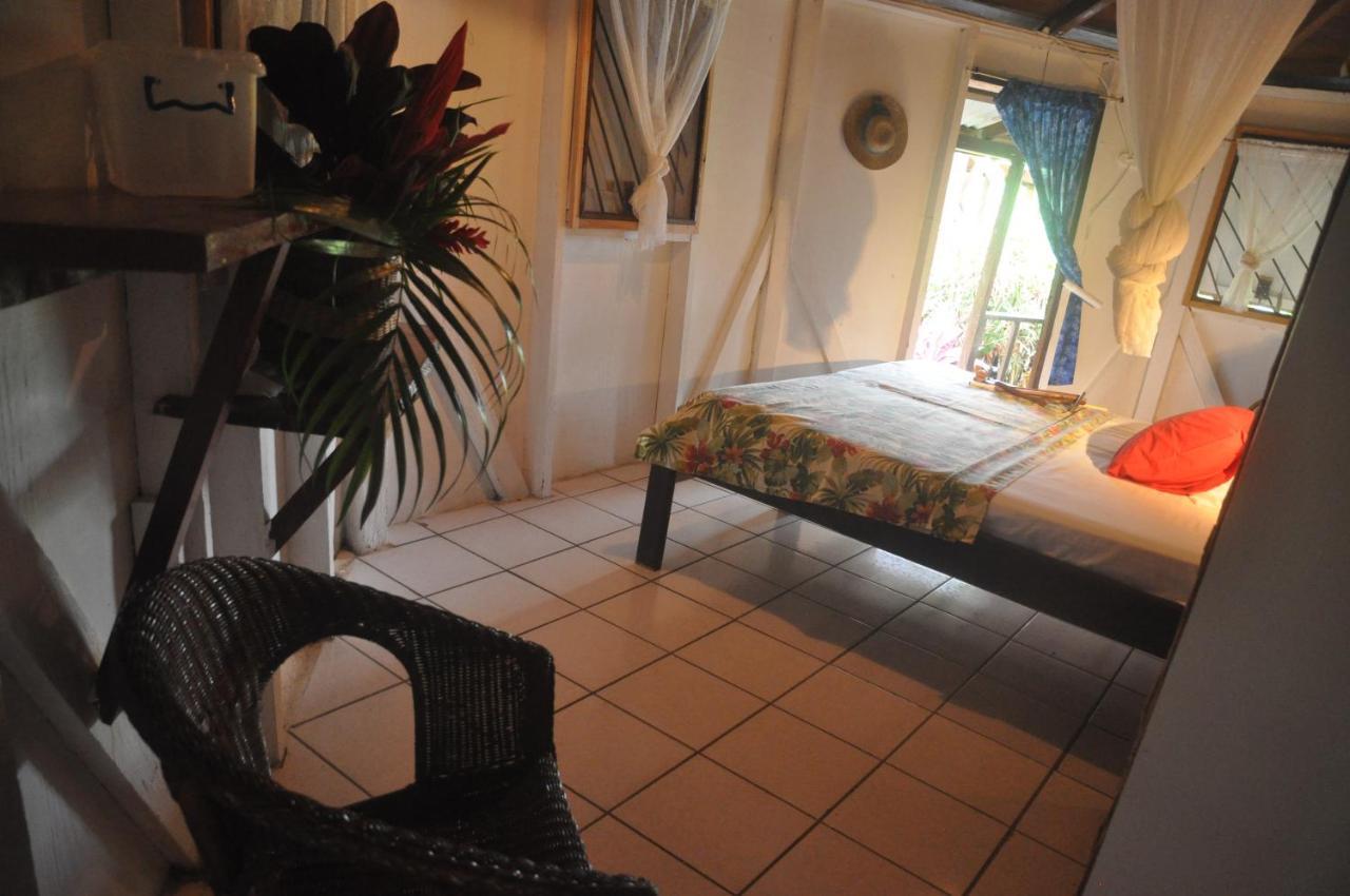 Hibiscus Valley Inn Marigot Exterior photo