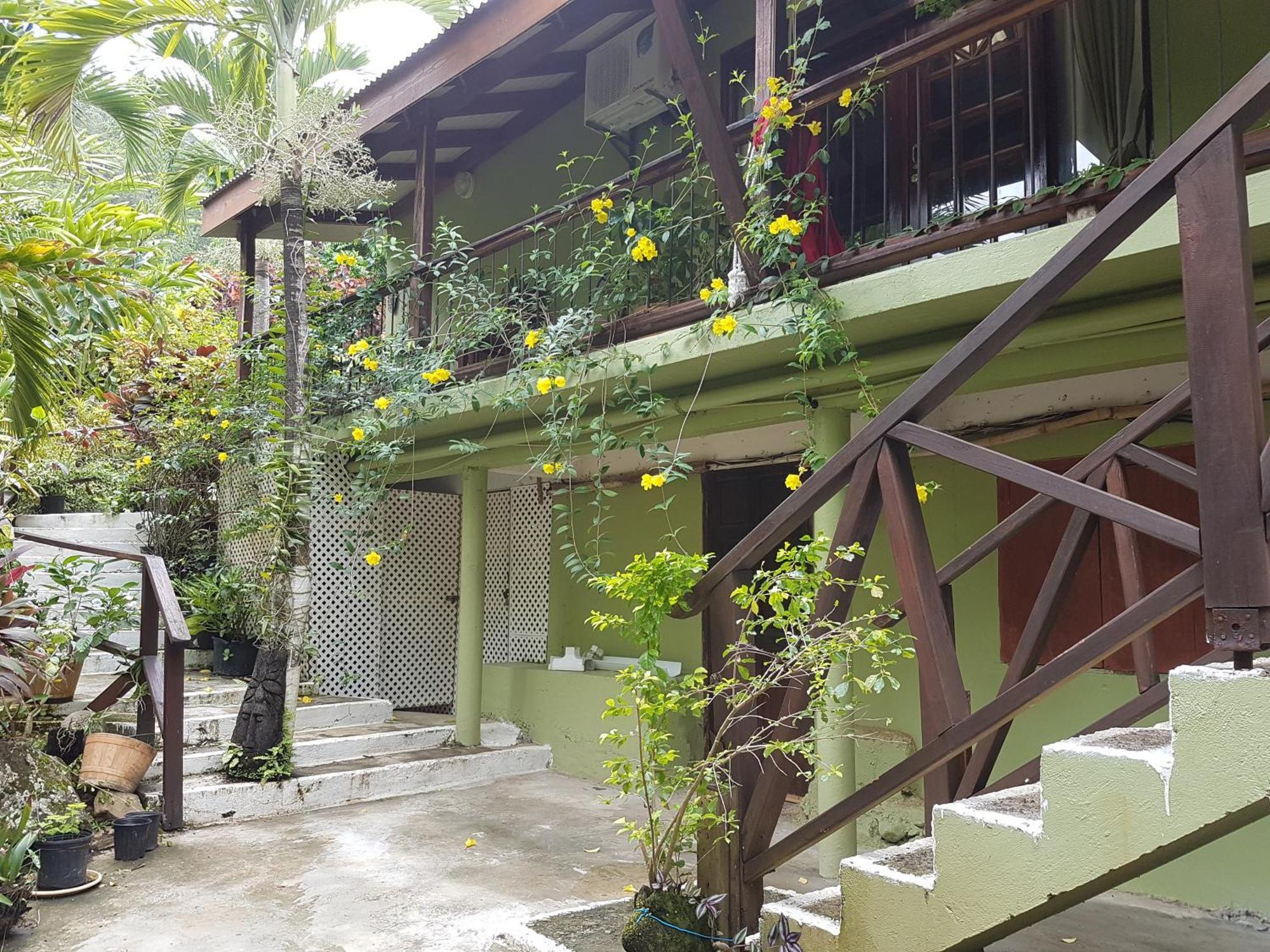 Hibiscus Valley Inn Marigot Exterior photo