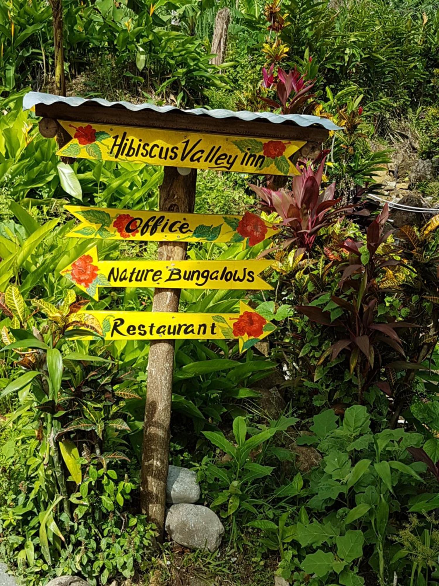 Hibiscus Valley Inn Marigot Exterior photo